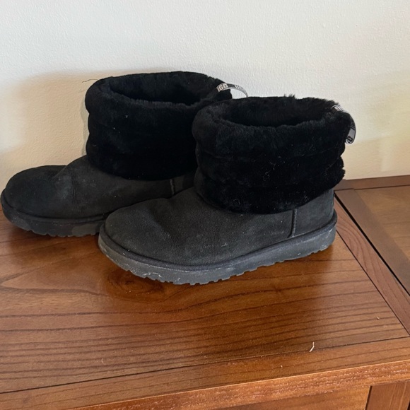 Ugg Classic Black Mini Fluff Quilted Boots Women’s Size 8 - Picture 2 of 6